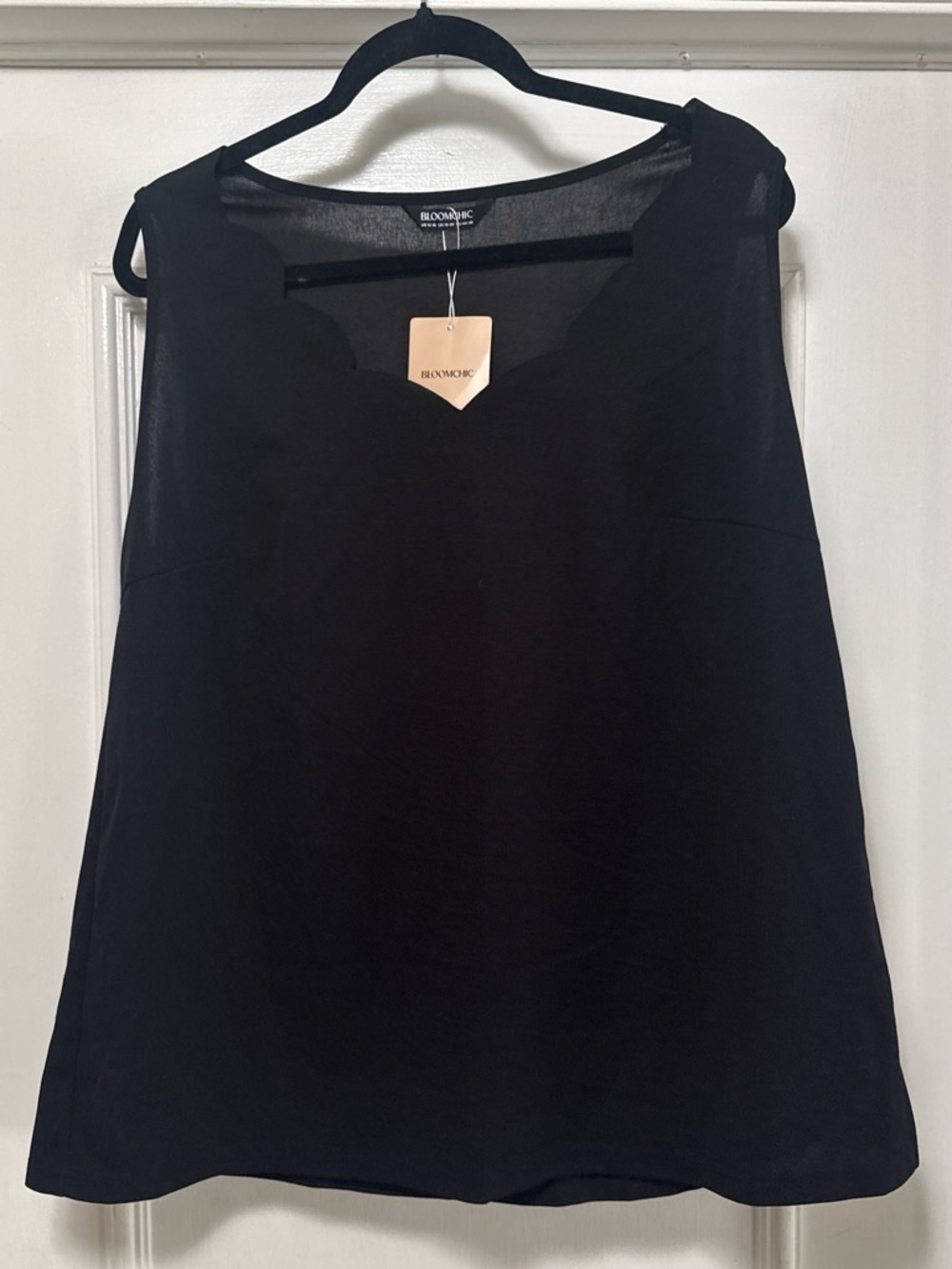 BloomChic Black Scallop Neck Sleeveless Camisole